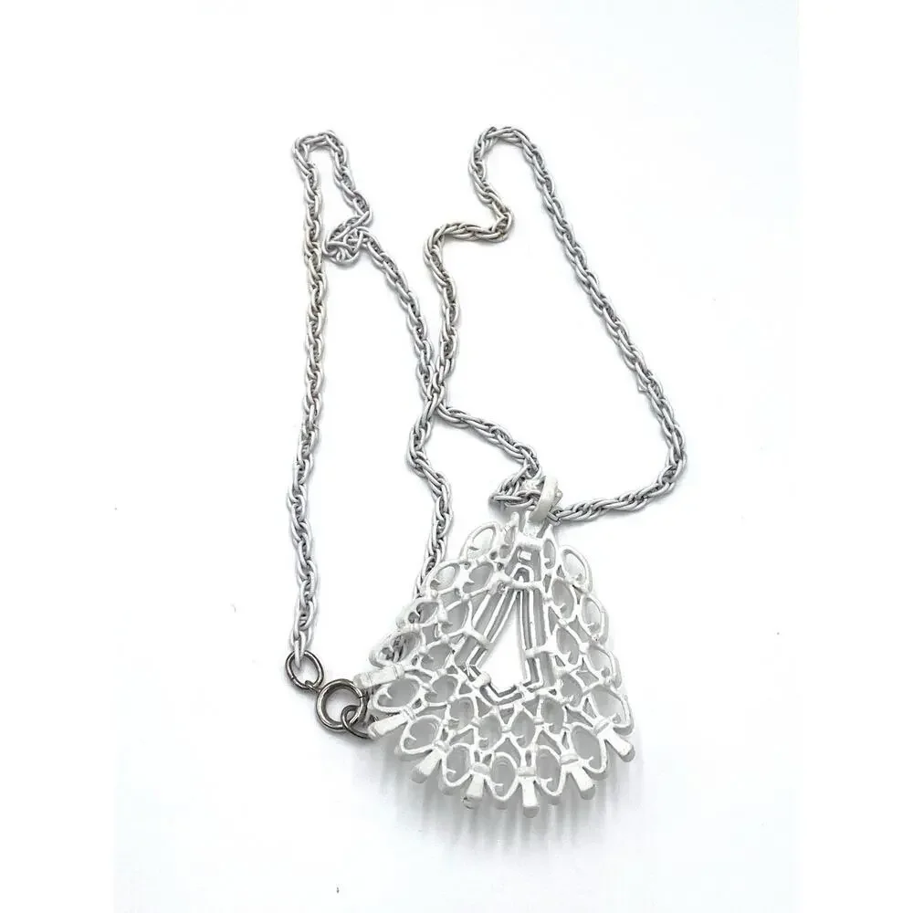 VINTAGE Crown TRIFARI WHITE FILIGREE ENAMEL 28” PENDANT NECKLACE